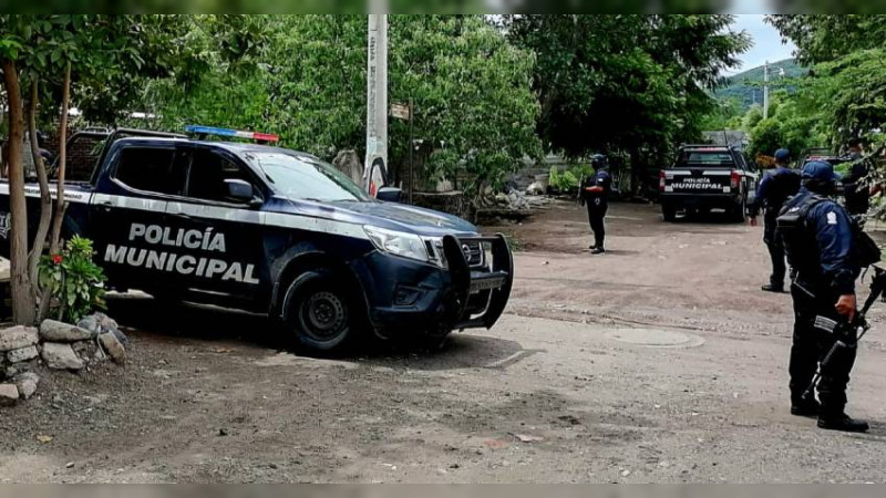 Balean a mujer policía en Apatzingán, Michoacán 