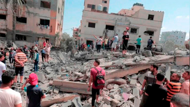 Ataque a campamento de desplazados deja al menos 71 muertos, denuncia gobierno de Gaza 