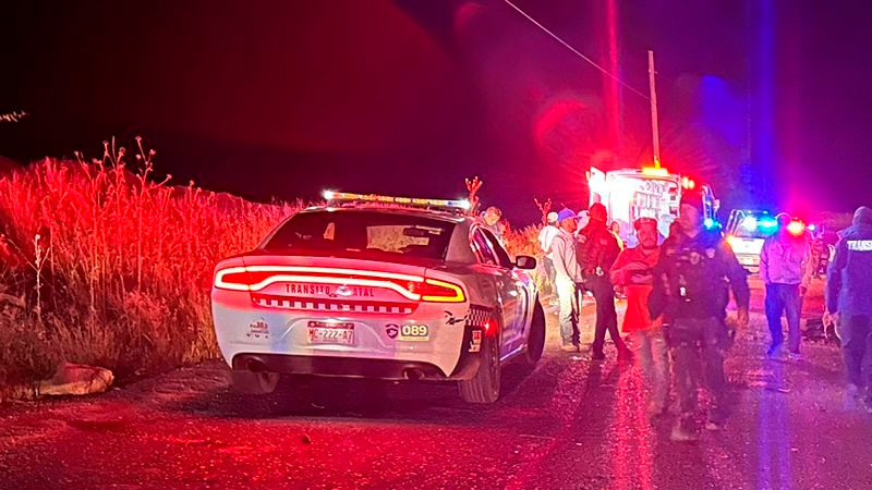 Identifican a víctimas mortales de volcadura de camión en Morelia, Michoacán  