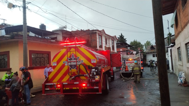 Se incendia vivienda en Pátzcuaro, Michoacán; solo hubo daños materiales 