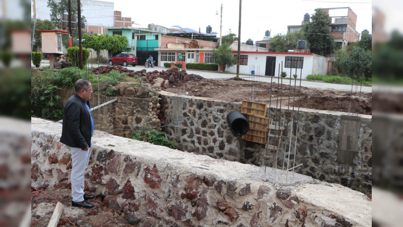 José Luis Téllez Marín en gira de trabajo por la cabecera municipal; supervisa obras de beneficio social