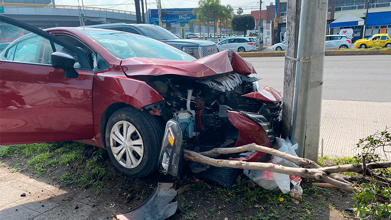 Aparatoso accidente sobre Paseo Constituyentes en Querétaro 