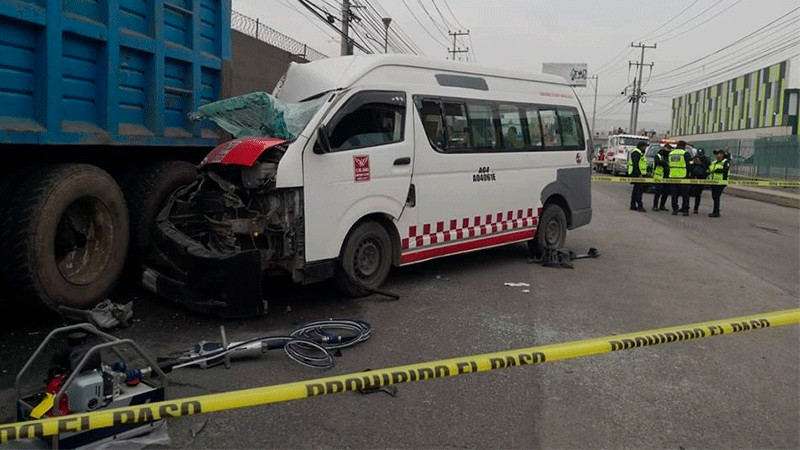 Choque de combi en Tultitlán deja una mujer muerta y 14 heridos 