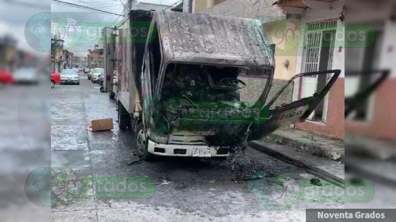 Suman seis ataques en jornada de violencia en Uruapan, Michoacán: Queman autos y Oxxos