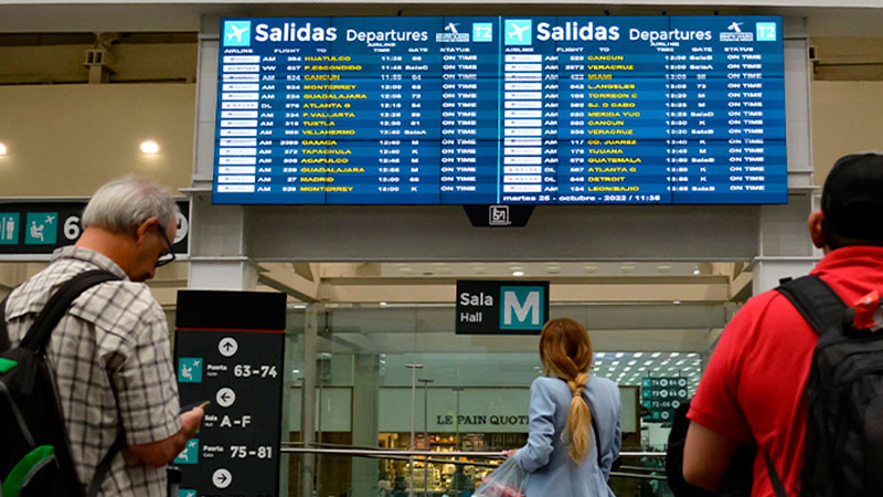 Al menos 2 mil pasajeros afectados en el AICM por caída de Microsoft 