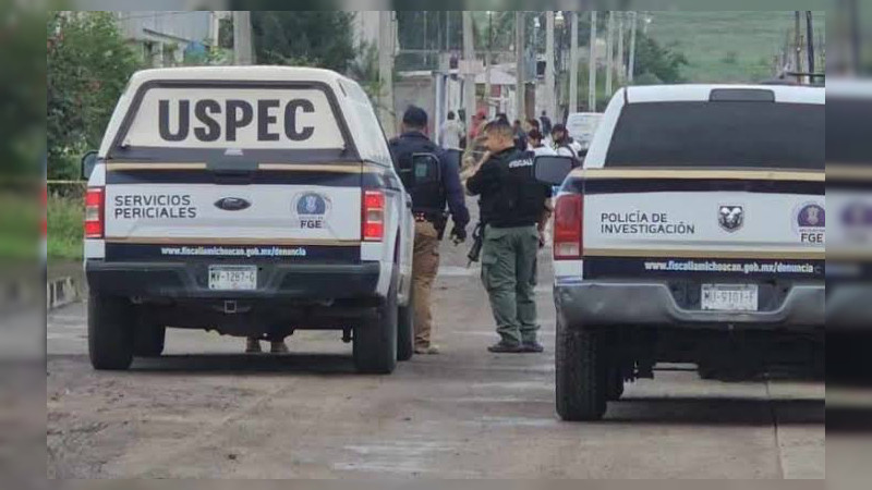 Salen grupos armados a calles de Apatzingán, Michoacán: Balean a dos hombres y reparten circulares contra grupo rival 