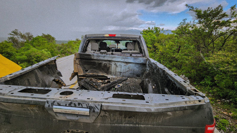 Explota camioneta con pirotecnia en La Barreta 