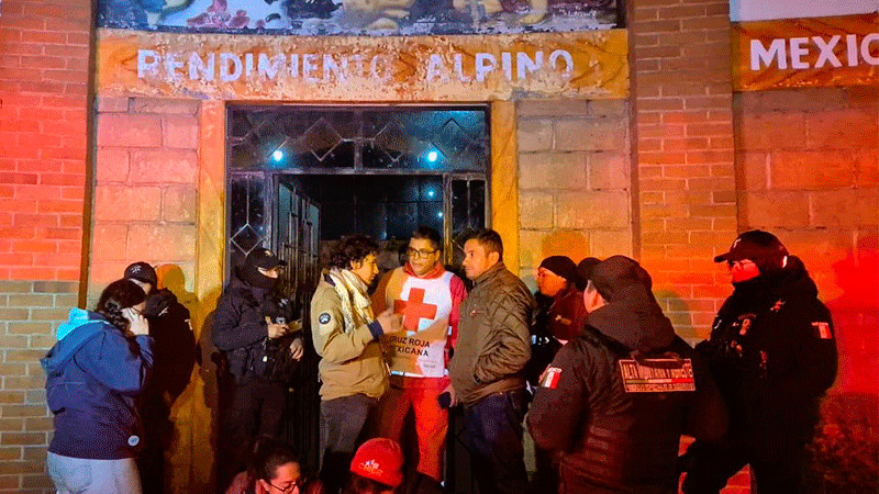 Son rescatados 60 menores y 17 adultos que subieron a un retiro espiritual al Iztaccíhuatl