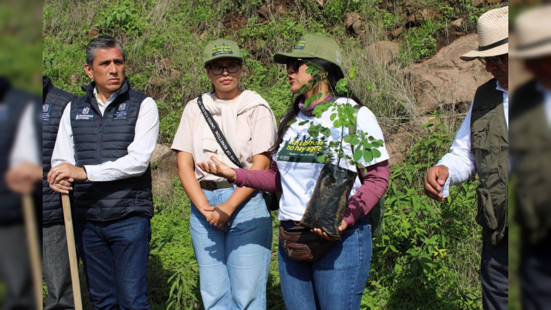 Más de 300 voluntarios reforestan la zona protegida Cerritos del Quinceo