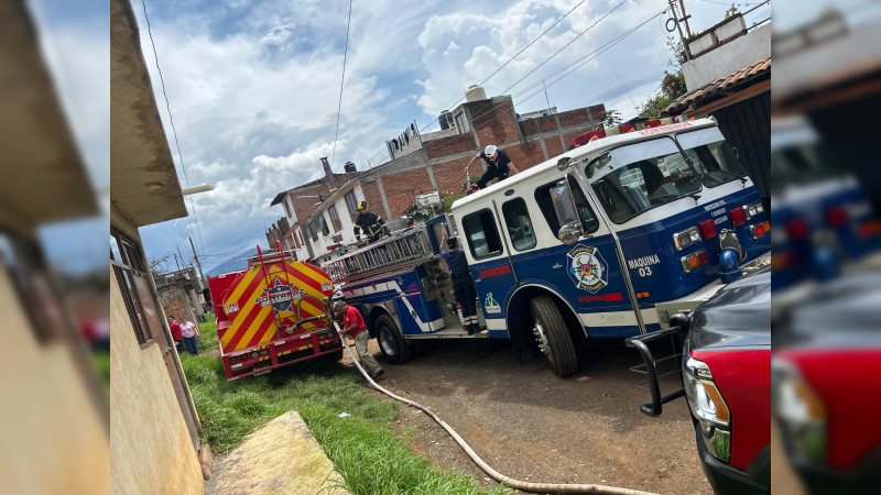 Se incendia fábrica de escobas en Pátzcuaro, Michoacán 