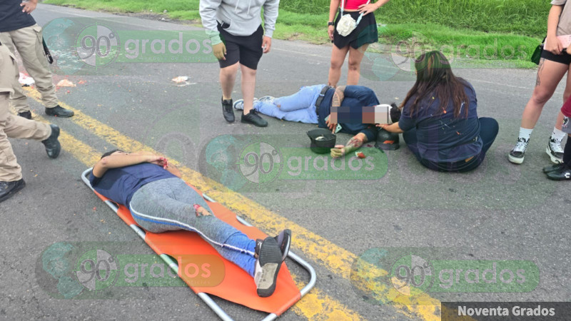 Zamora, Michoacán: Pareja se accidenta en su moto, resultaron heridos