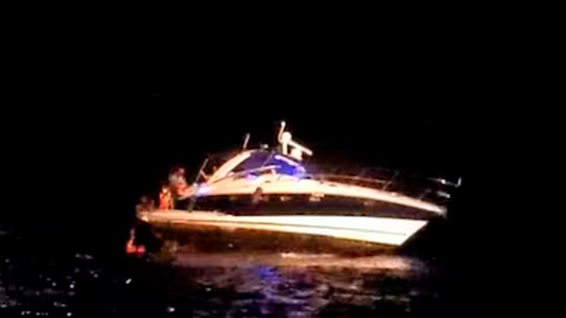 Rescatan a personas de yate que encalló en Guaymas, Sonora 