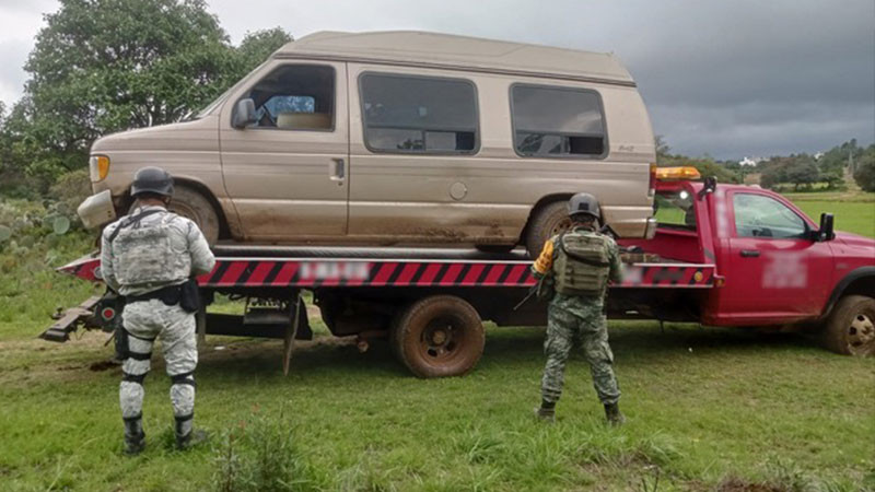 En Hidalgo, GN y Ejército aseguran camioneta con más de 2 mil 700 litros de huachicol 