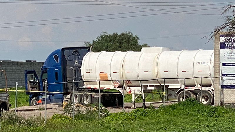 Aseguran pipa y bodega con presunto combustible ilícito 