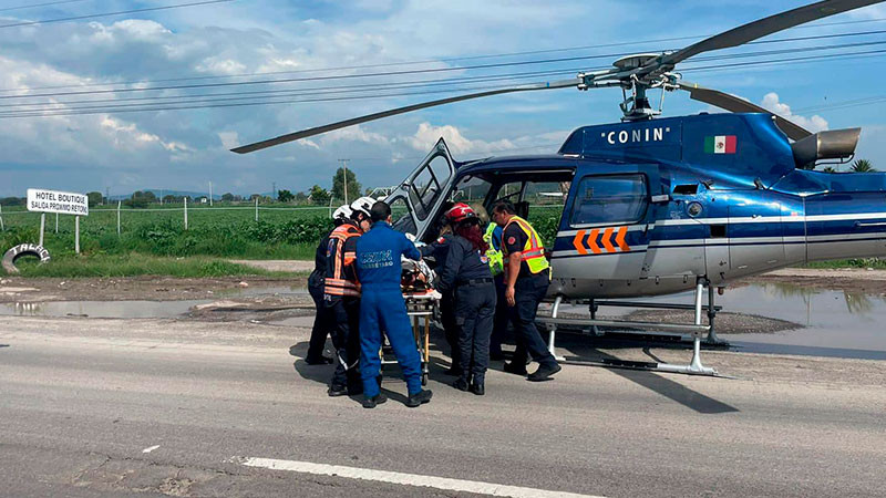 Grave accidente de una motociclista al caer en la carretera a Bernal 
