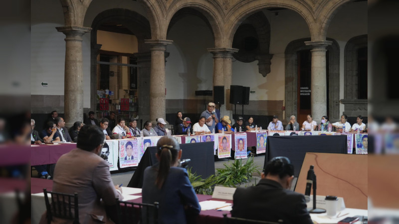 Concluye AMLO su mandato sin resolver caso Ayotzinapa: Pasa la “bolita” a Sheinbaum y culpa al poder Judicial 