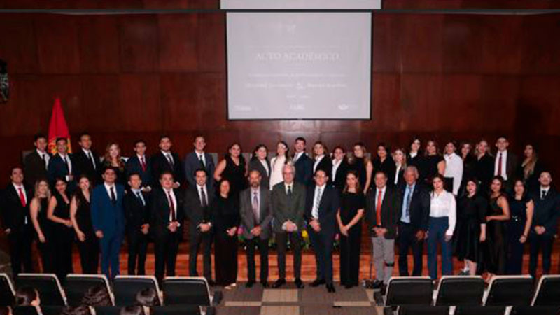 Médicos de la UAG culminan internado en los hospitales Ramón Garibay y Terranova 