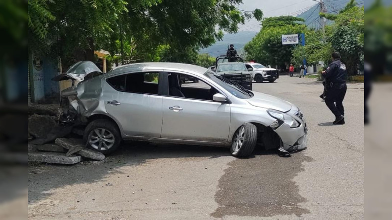 Arrollan a policía en persecución y balacera en Apatzingán, Michoacán: Hay un detenido y un prófugo  