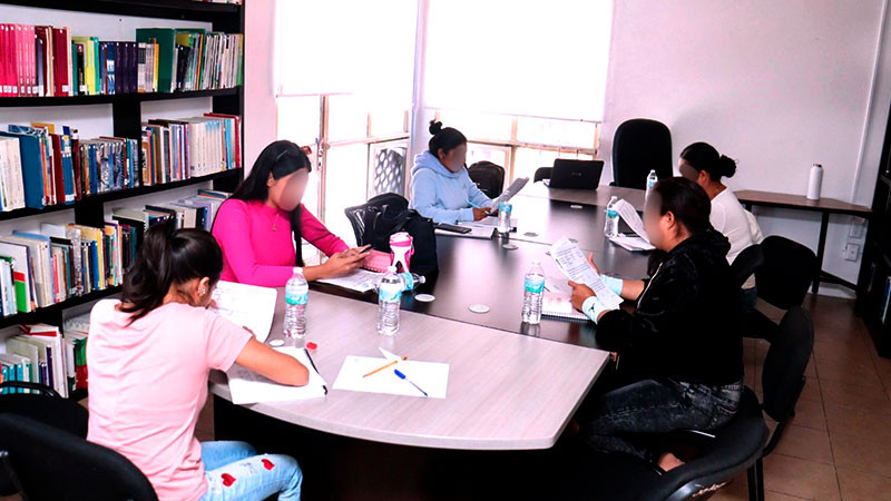 Seimujer contribuye a la educación de mujeres michoacanas víctimas de violencia   
