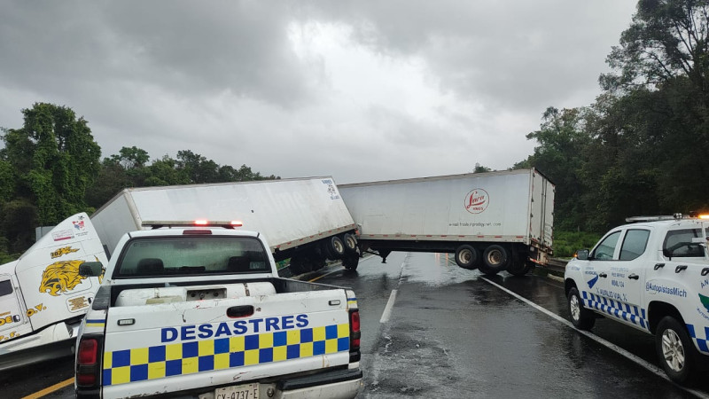 Accidente de trailer en la Siglo XXI ocasiona cierre en el sentido sur-norte 