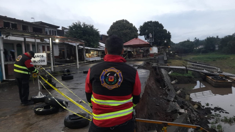 Por fuertes lluvias se desgaja parte del muelle general de Pátzcuaro 