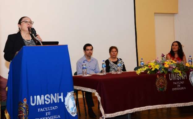 Alumnos de licenciatura en Enfermería de la UMSNH presentan sus propias investigaciones 