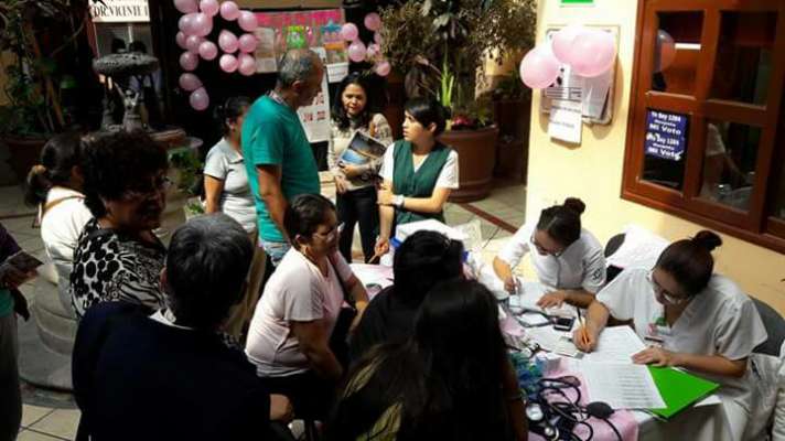 Más de 100 vacunas aplicadas en la Feria de la Salud - Foto 1 
