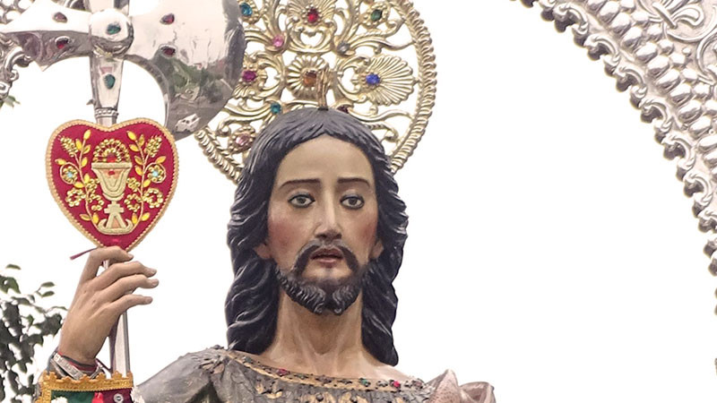 Católicos se agolpan en templo para ver reliquia de San Judas Tadeo 