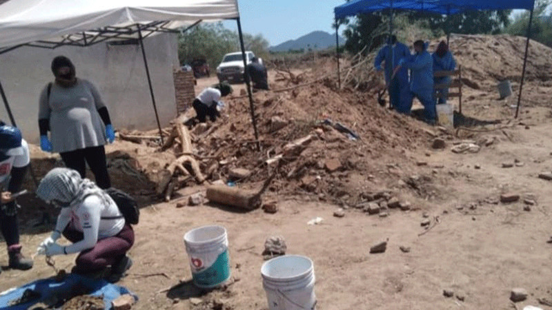 Buscadoras de Sonora encuentran fosa clandestina con 14 cuerpos 