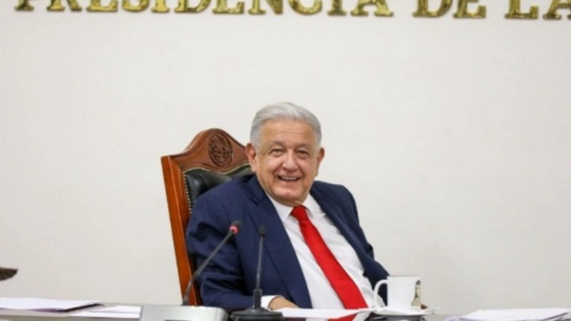 AMLO celebra a Osmar Olvera y Juan Celaya por colgarse medalla de plata en París 2024 