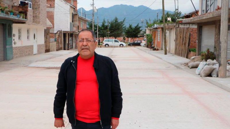 José Luis Téllez Marín, supervisó trabajos de pavimentación de diferentes calles  