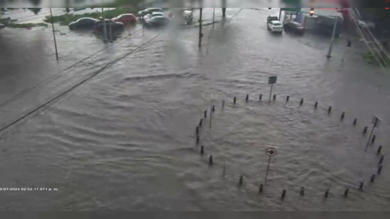 Tormenta deja inundaciones en Metepec, Estado de México; vehículos quedan bajo el agua 