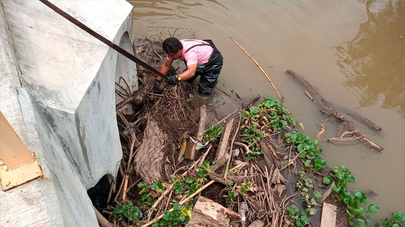 Gobierno Municipal implementa intensa jornada de limpieza preventiva en ríos y drenes 