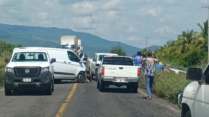 Muere taxista al accidentarse en Buenavista, Michoacán