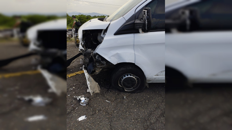 Muere taxista al accidentarse en Buenavista, Michoacán