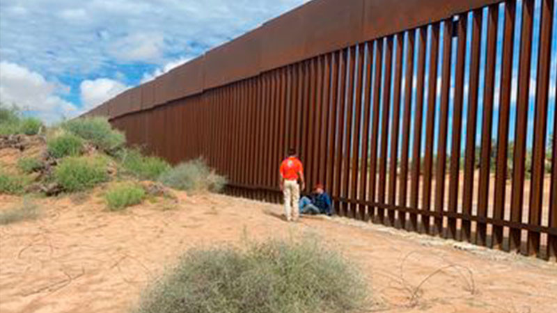 Chihuahua: Hallan niña migrante de dos años deambulando frente al muro fronterizo  