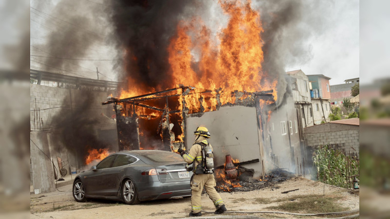 Se incendia Tesla conectado a “diablito” en Tijuana 