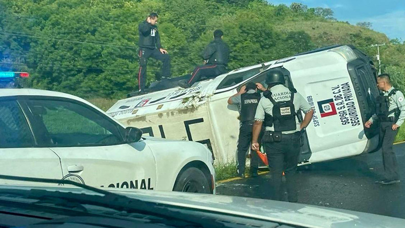 Vuelca camioneta de Sepsa en la Morelia-Pátzcuaro 