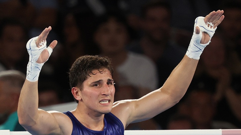 AMLO celebra a Marco Verde por su pase a la final de boxeo en París 2024 
