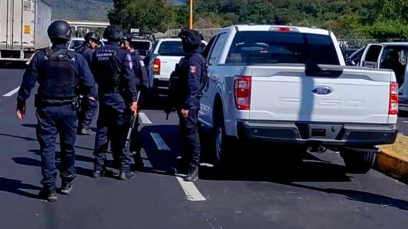 Tirotean delincuentes a personal de Fiscalía Michoacán en carretera Pátzcuaro- Salvador Escalante: Conductores atrapados en fuego cruzado 