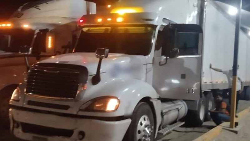 Rescatan a 20 migrantes en Sonora y detienen a 2 conductores  