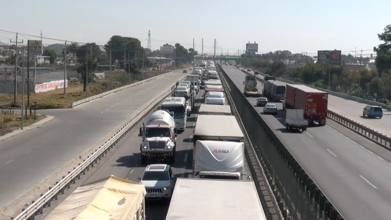 Ejidatarios abren un carril de la autopista México-Puebla tras dos días de bloqueo 