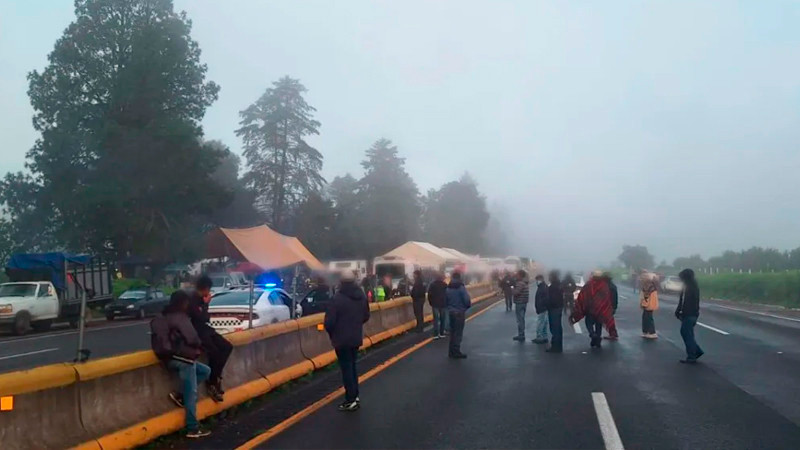 Garantiza AMLO "pago justo" a ejidatarios que bloquean la México-Puebla 