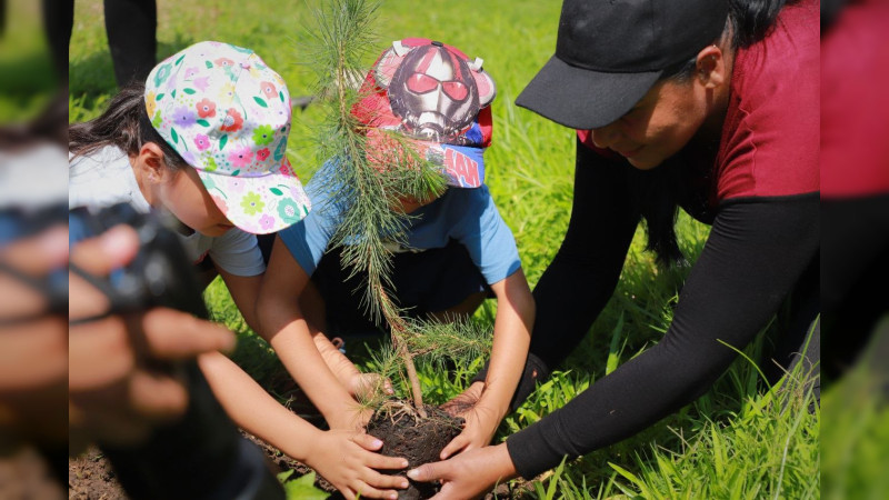 Gobierno de Morelia concluye cursos “Morelia Verano Creativo” con reforestación masiva