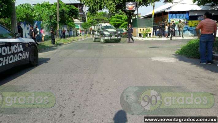 Asesinan  a hombre afuera de restaurante en Lázaro Cárdenas, Michoacán - Foto 2 