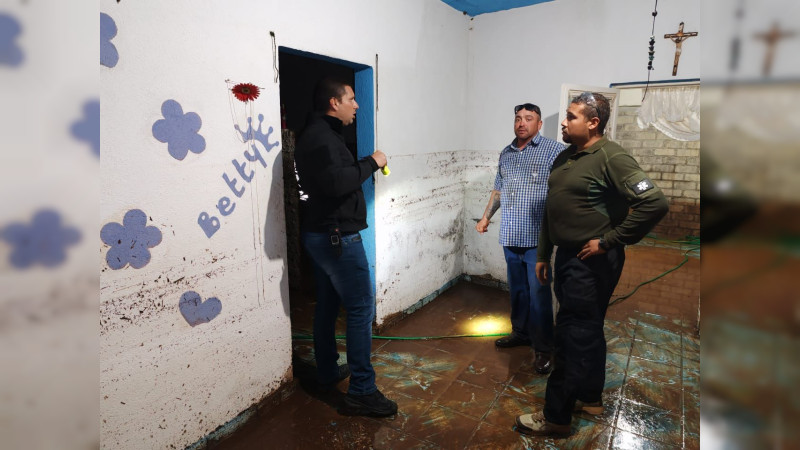 Protección Civil Michoacán atiende afectaciones ante el desbordamiento del río Puruzaro en Tlazazalca