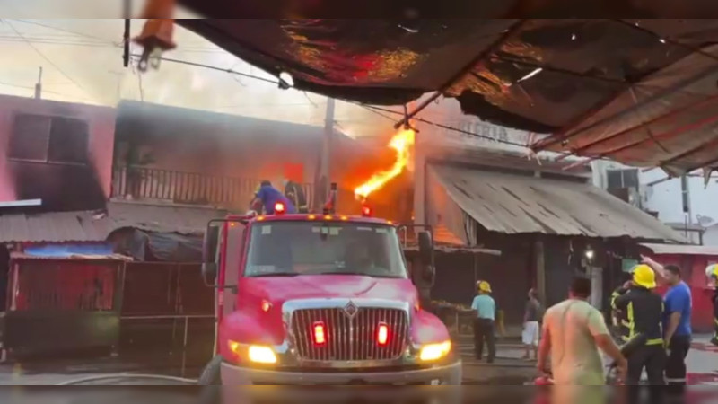 Se registra incendio en mercado de Lázaro Cárdenas, Michoacán 