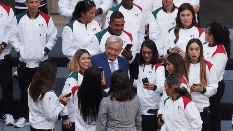 AMLO defiende participación de atletas mexicanos en París 2024 
