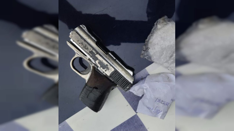 Detienen a tres en Morelia, Michoacán; estaban armados y tripulaban un vehículo robado