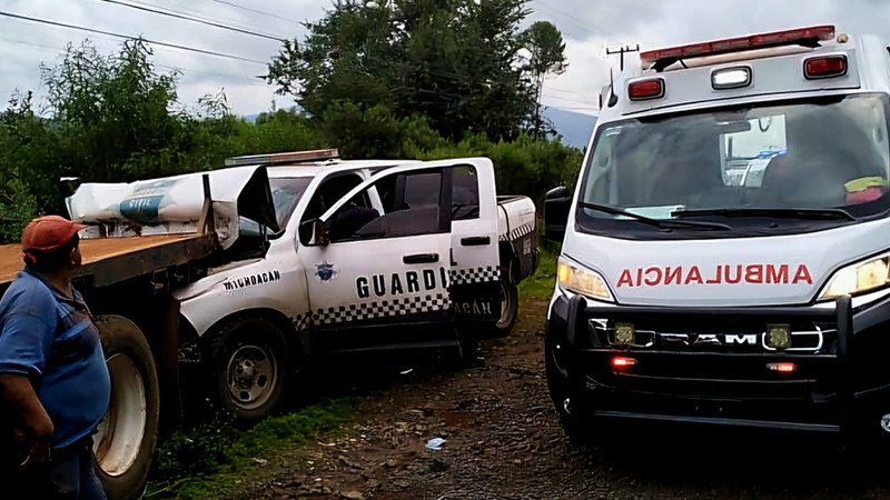 Choca patrulla en Uruapan, Michoacán, hay cinco heridos, tres policías y dos menores de edad 